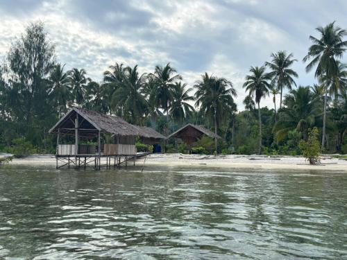 Ina Homestay in Pulau Pambemuk
