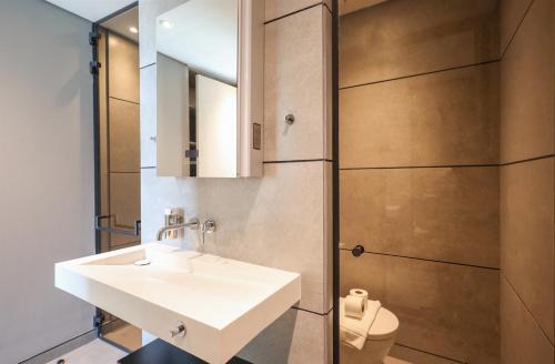 Elite LUX Holiday Homes - Luxurious 1BR Suite in Signature Livings JVC - Dubai - image 5
