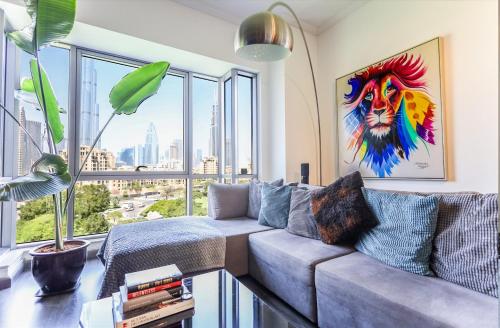 Elite LUX Holiday Homes - Luxe 2BR Stunning Burj Khalifa View Downtown Dubai - image 12