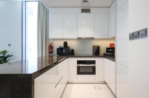 Elite LUX Holiday Homes - Lagoon View 1 BR Luxury Oasis in MBR Dubai - image 13