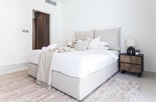 Elite LUX Holiday Homes - Lagoon View 1BR Luxury Oasis in MBR Dubai - image 14