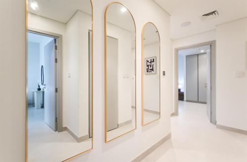 Elite LUX Holiday Homes - Dubai Creek Oasis 2BR Luxe w Burj View - image 2