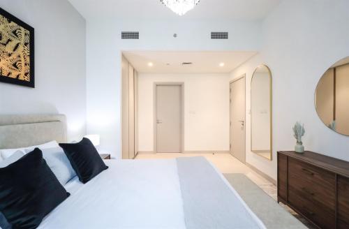 Elite LUX Holiday Homes - Dubai Creek Oasis 2BR Luxe w Burj View - image 11