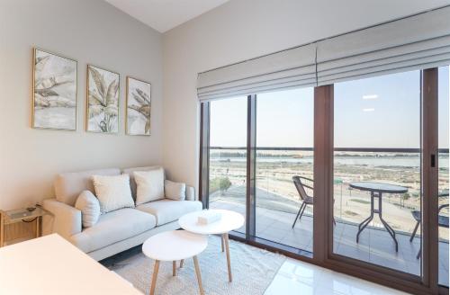 Elite LUX Holiday Homes - Cozy 2BR Getaway Minutes from Expo City Dubai - image 9