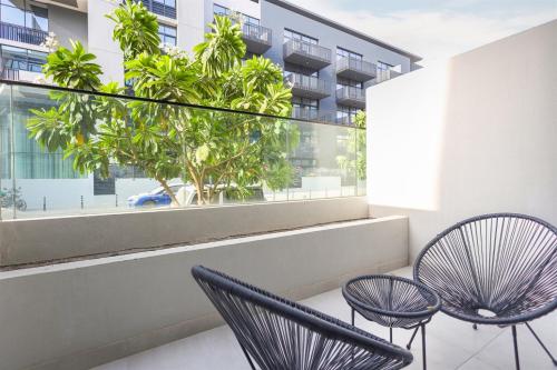 Elite LUX Holiday Homes - Relax & Unwind in Stylish JVC Studio Dubai - image 6