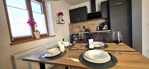 Facilities, Ferienwohnung Lichtblick Oberbayern, sonnig, Bergblick, großer Balkon in Weilheim in Oberbayern