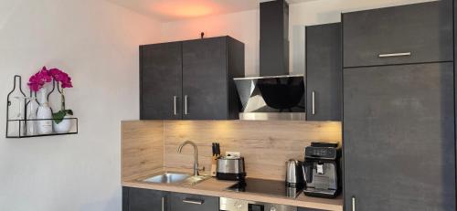 Kitchen, Ferienwohnung Lichtblick Oberbayern, sonnig, Bergblick, großer Balkon in Weilheim in Oberbayern