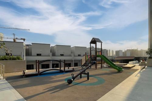 Elite LUX Holiday Homes - Stylish JVC Studio at Binghatti Aurora Dubai - image 2