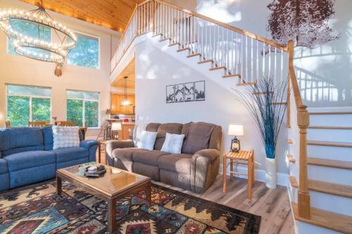 Upscale Alpine Golf Retreat Hot Tub & Game Room - image 13