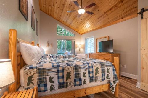 Upscale Alpine Golf Retreat Hot Tub & Game Room - image 12