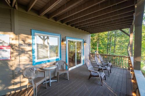 Upscale Alpine Golf Retreat Hot Tub & Game Room - main image