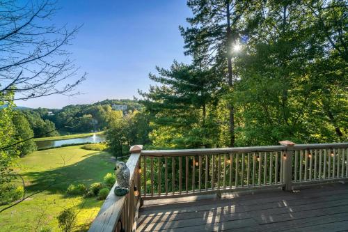 Upscale Alpine Golf Retreat Hot Tub & Game Room - image 8
