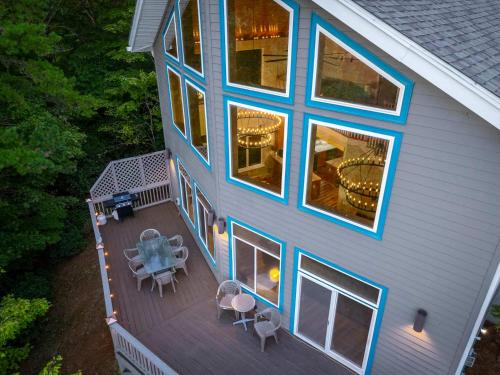 Upscale Alpine Golf Retreat Hot Tub & Game Room - image 4