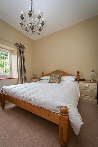 Stoodleigh Court Coach House B & B - image 3