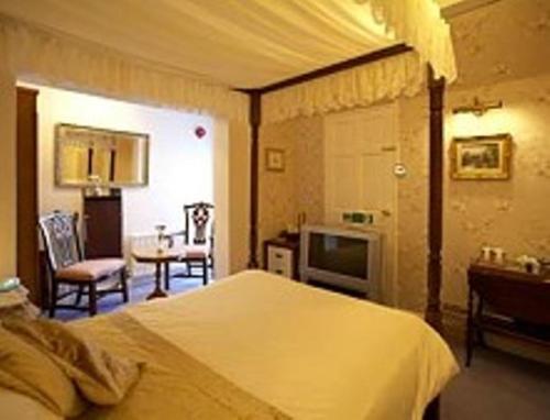 Moonraker House Room Type - Double Room with Four Poster Bed