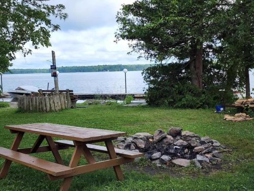 3-Bedroom Cottage on Balsam Lake in Kawarthas #14 in Rosedale (ON)