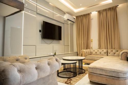 De Rex Luxury Apartment in อาวกา