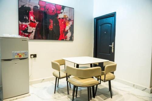 De Rex Luxury Apartment in อาวกา