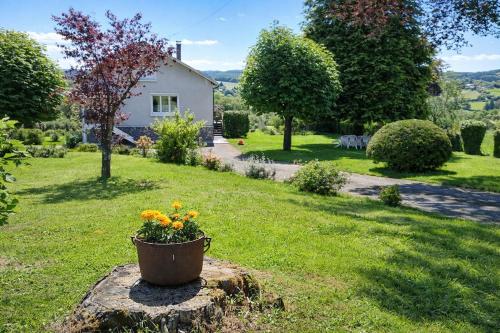 Countryside, comfort and culture just steps away in Sussac