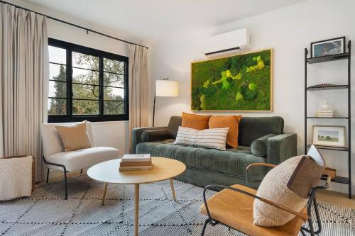 Luxury Flat | Walk to Town | King | AC | Parking – khách sạn tại Marin County