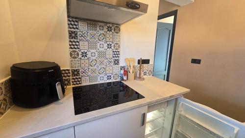 virtuve, Vida Daurada, sunny oasis with private pool in Vespella de Gaia