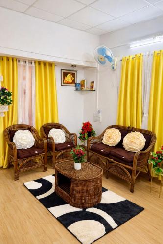 Elite Hostel- SB Road Pune