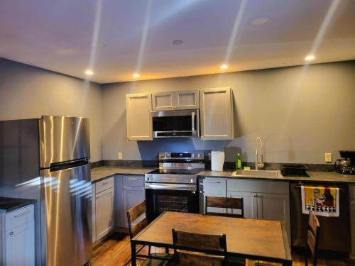 Cold Brook Lodge - 2 and 3 Bedroom Luxury Apartments – khách sạn tại Whiteface