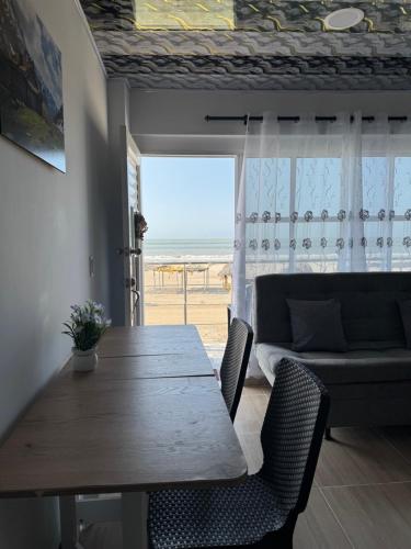 Apartamentos el mochilero frente al mar piso 2 apto 3