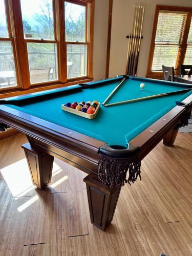 Hawks View Gatlinburg Mountain Cabin in Gatlinburg, USA