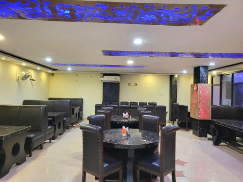餐廳, Hotel Yash International in 拘尸那揭羅