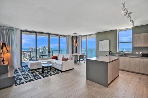 2BR & 2BA Ocean View Condo HYDE BEACH HOUSE in Hollywood, USA