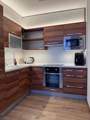 Kitchen, Smarty Choice Living with FREE PARKING - Vondrousova in Prague 17