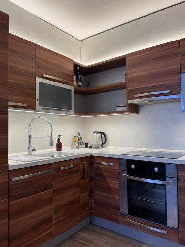Kitchen, Smarty Choice Living with FREE PARKING - Vondrousova in Prague 17