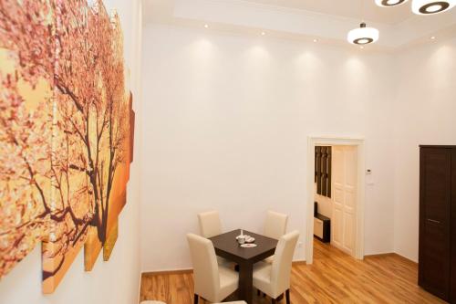 Charlotte Apartment Close to Opera, Budapest (photo 3)