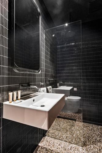 Stylish Studio Stay in Central Fitzroy - image 2