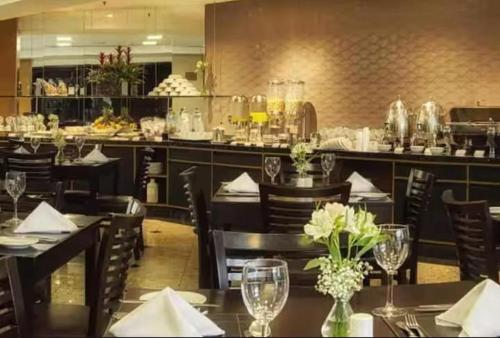 Restaurant, Sol Alphaville Hotel & Residence in Barueri