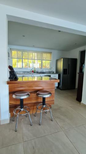 Penthouse with Beautiful View, Jacuzzi and Daily Cleaning in Brisas del Marques