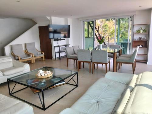 Penthouse with Beautiful View, Jacuzzi and Daily Cleaning in Brisas del Marques
