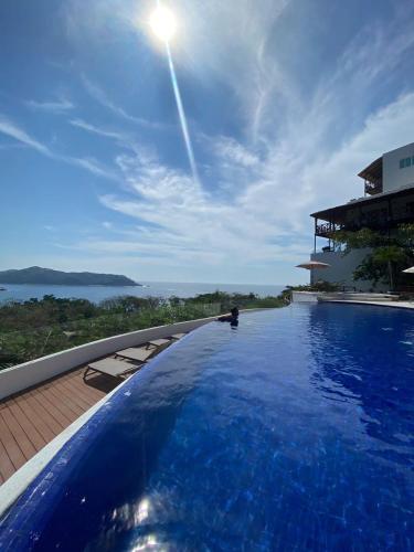 Penthouse with Beautiful View, Jacuzzi and Daily Cleaning in Brisas del Marques