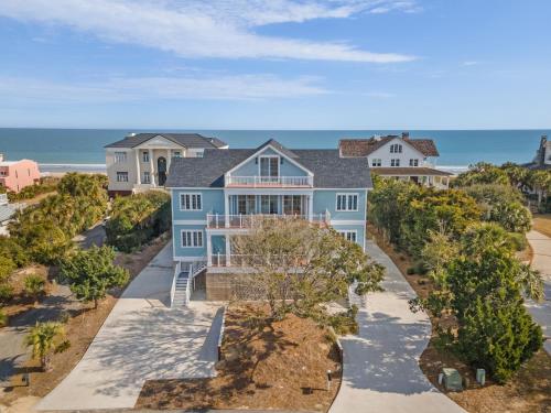 Blue Southern Charm home in Debidue Island (SC)