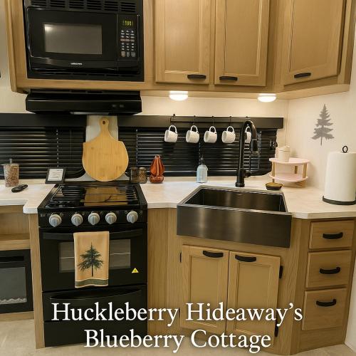 Huckleberry Hideaway in 明登