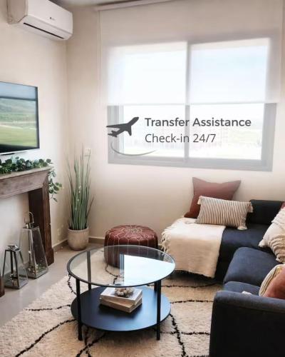 Near Airport Cosy flat Full AC, IPTV, Free Parking Married couples only – khách sạn tại Boukhalef