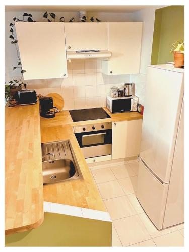 Quiet and Bright - Balcony with Montmartre View in Pigalle