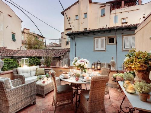 Apartment in Lucca with Rooftop Terrace Views