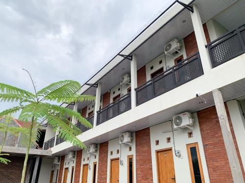Entrance, RedDoorz Syariah @ Mlati Yogyakarta in Sleman
