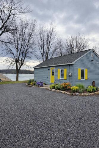 . Yellow Door Cabin on Sakatah Bay