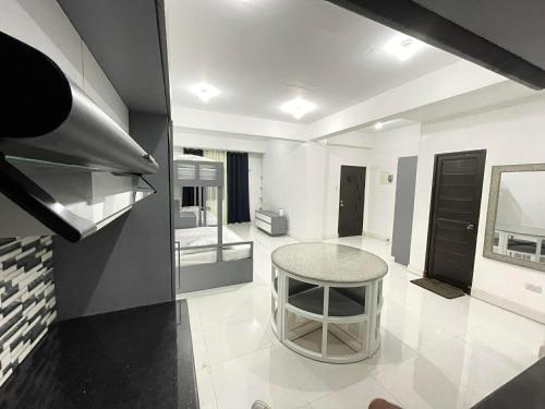 Host Homes RM201 Independencia St - Tacloban City