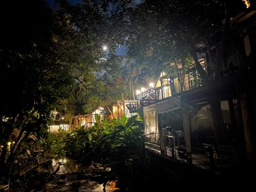 วรมันต์ ฮัท (Voraman Hut) in ดอยสะเก็ด