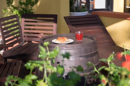 Hotel Mignon - image 7