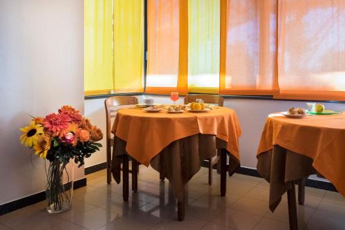 Hotel Mignon - image 2